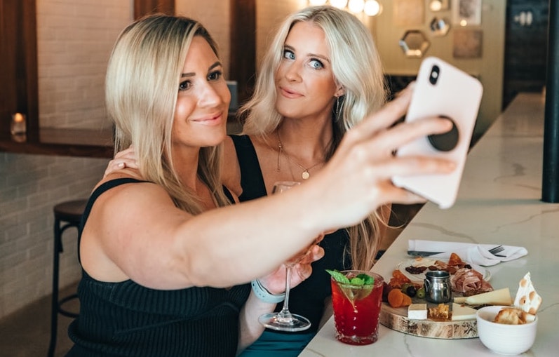 Reel ideas blog selfie stick instagram, reel ideas for tourism businesses